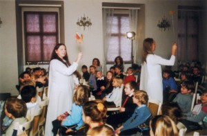 Vánoční lidová hra s jesličkami, zpěvy a anděly @ Městská knihovna Roztoky u Prahy